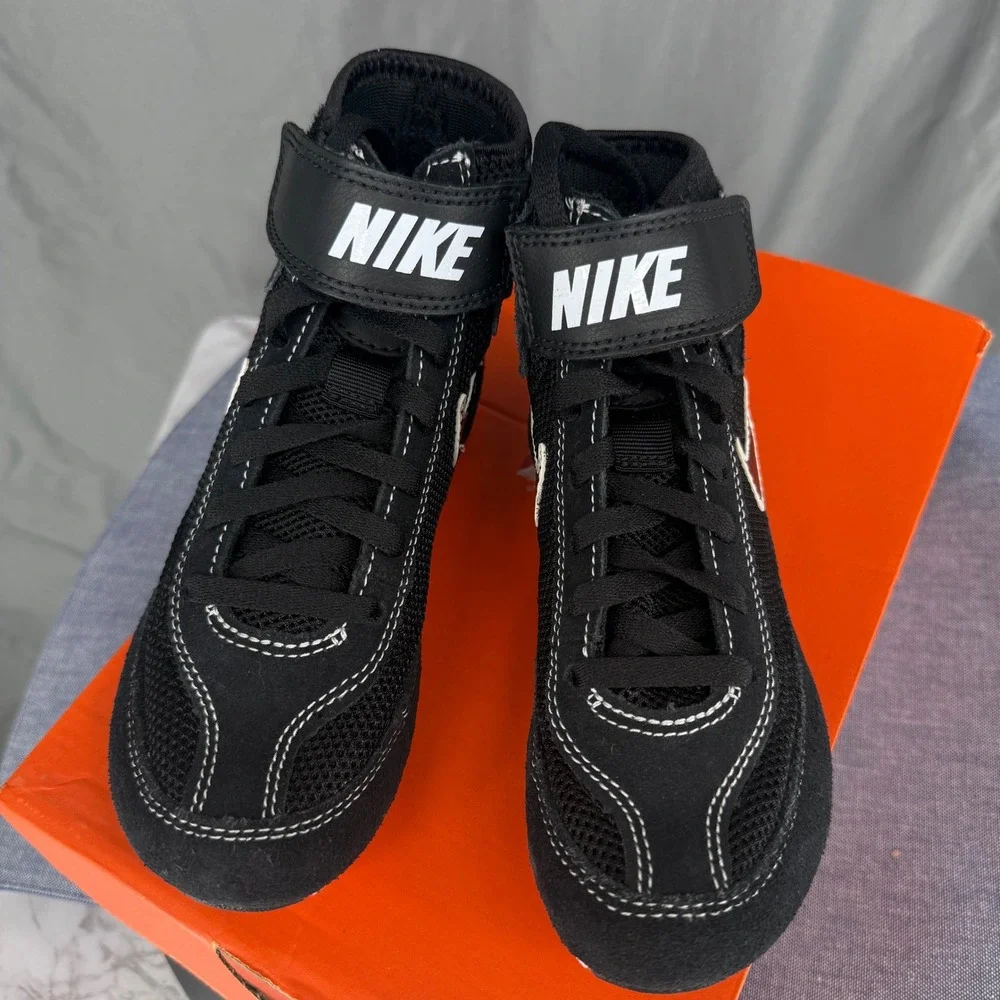 Nike Speedsweep VII GS Wrestling Shoes Kids Size 1Y‎ Black White 366684-001