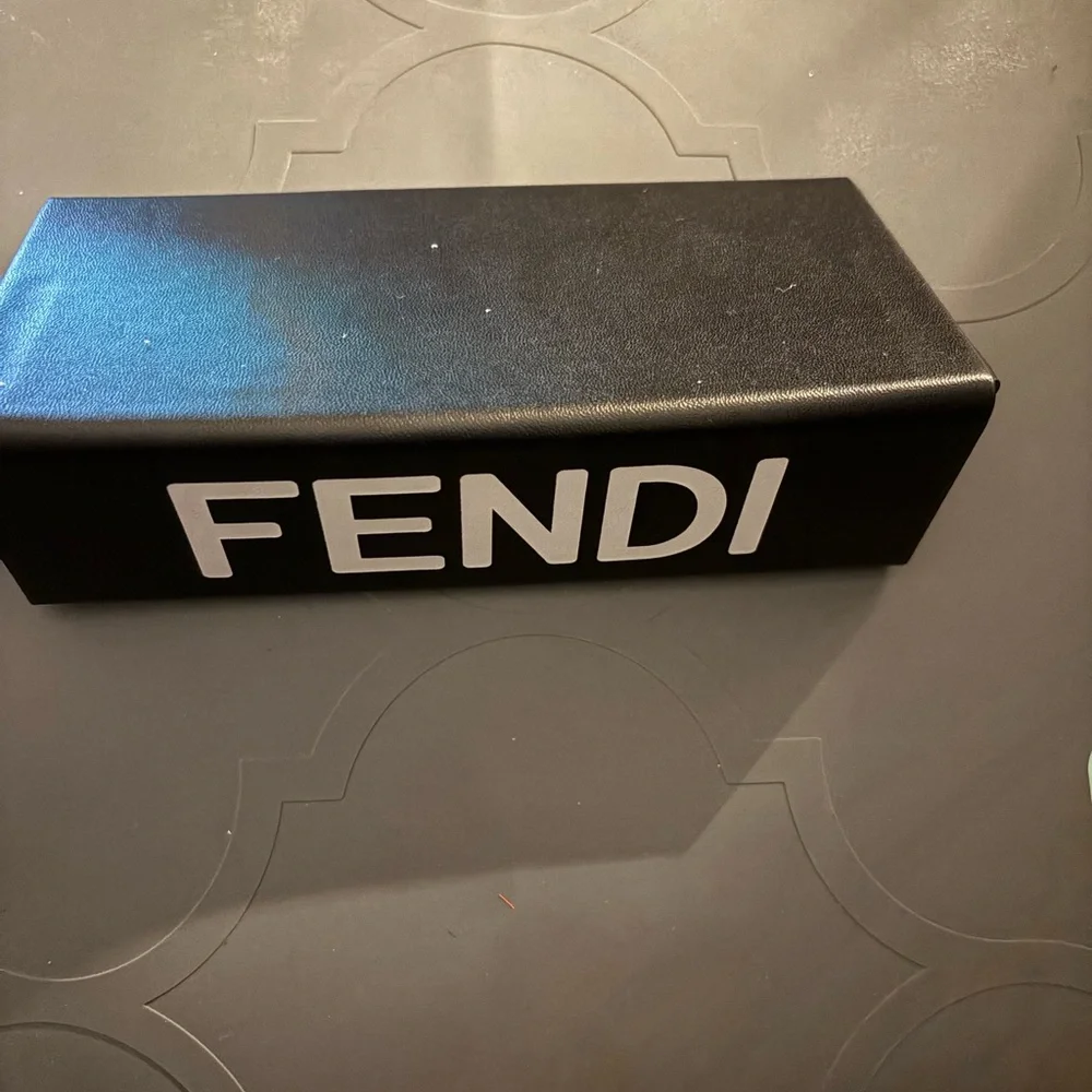Fendi white & black sunglasses case. No glasses‎ included