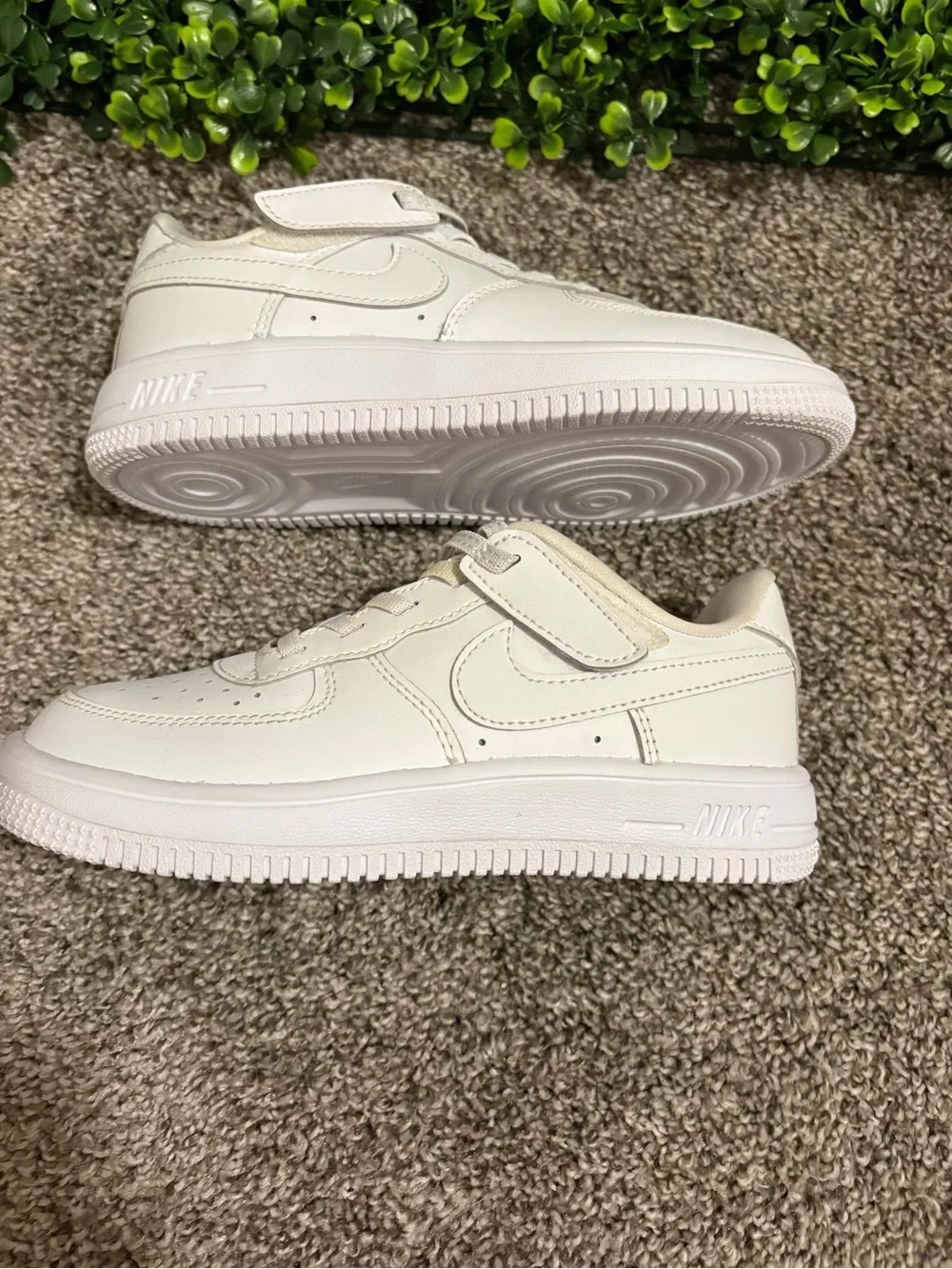 Nike Kids White Low-Top Velcro & Lace Sneakers