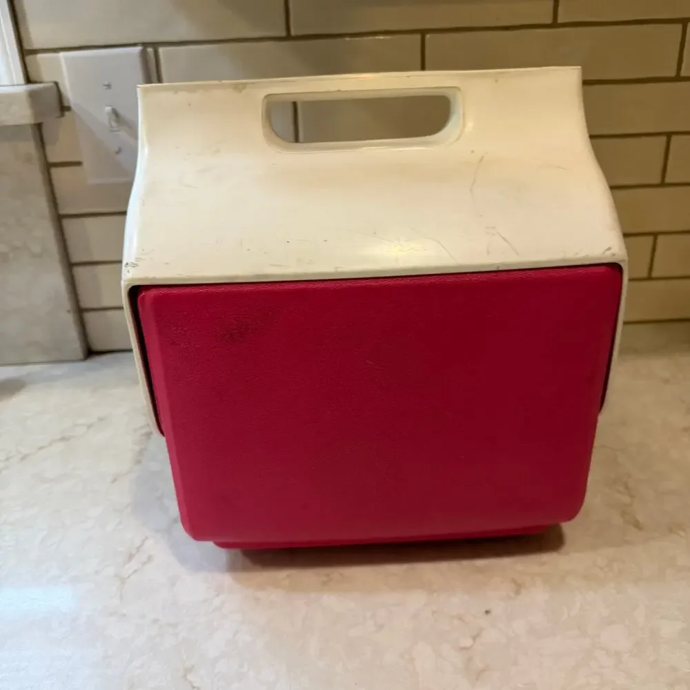 Vintage Cherry Pink‎ Little Playmate by Igloo Push Button Drink Picnic Cooler O6
