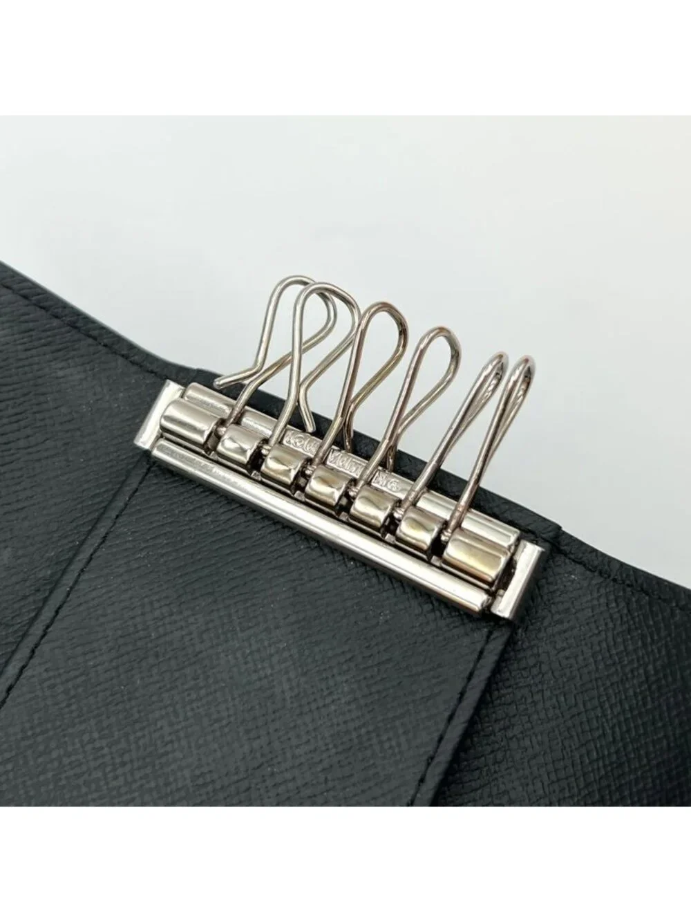 Louis Vuitton Monogram Eclipse Key Case Multicles 6 Black Key Holder