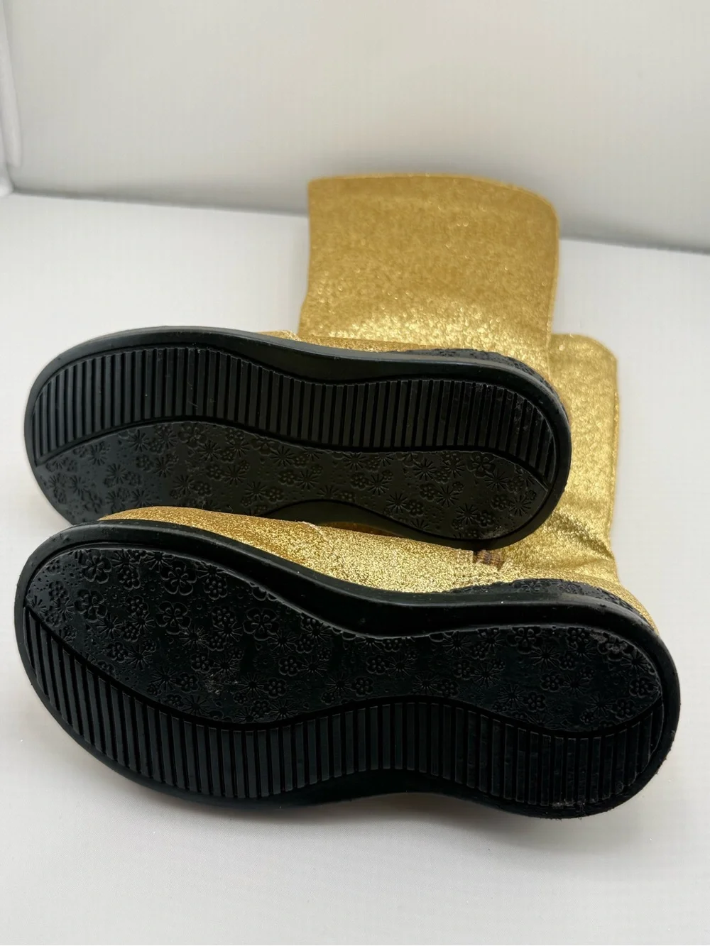 N/A gold glitter