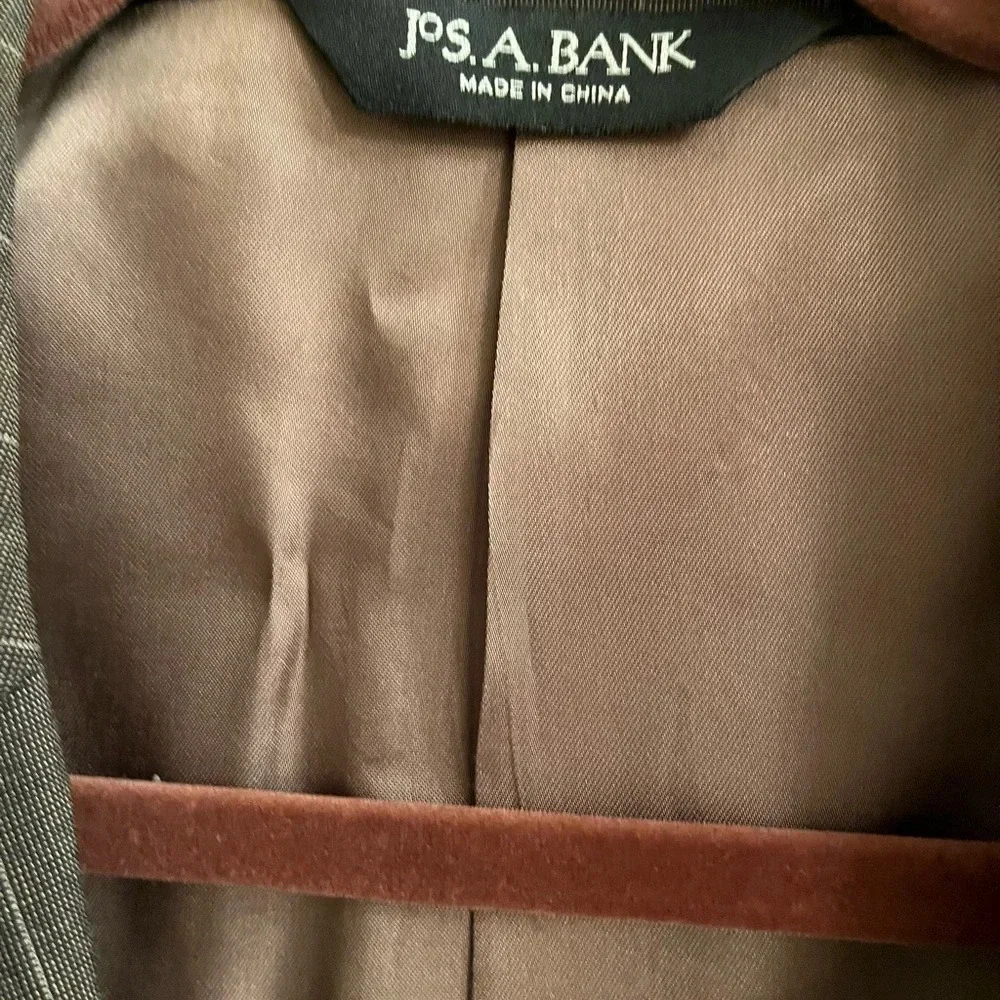 JOS A BANK~ SPORTS COAT~GRAY~43R