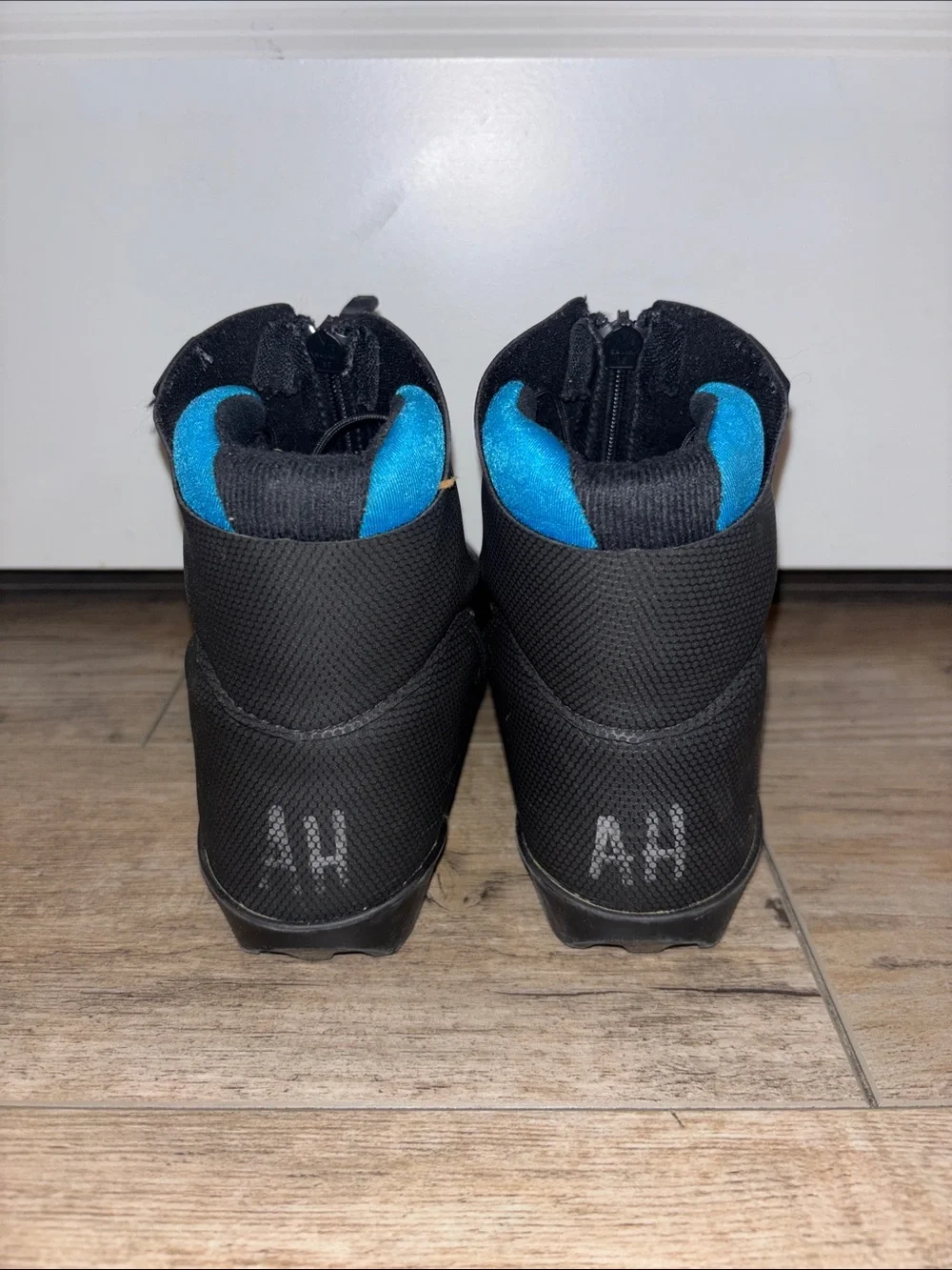 Salomon reflective shell times