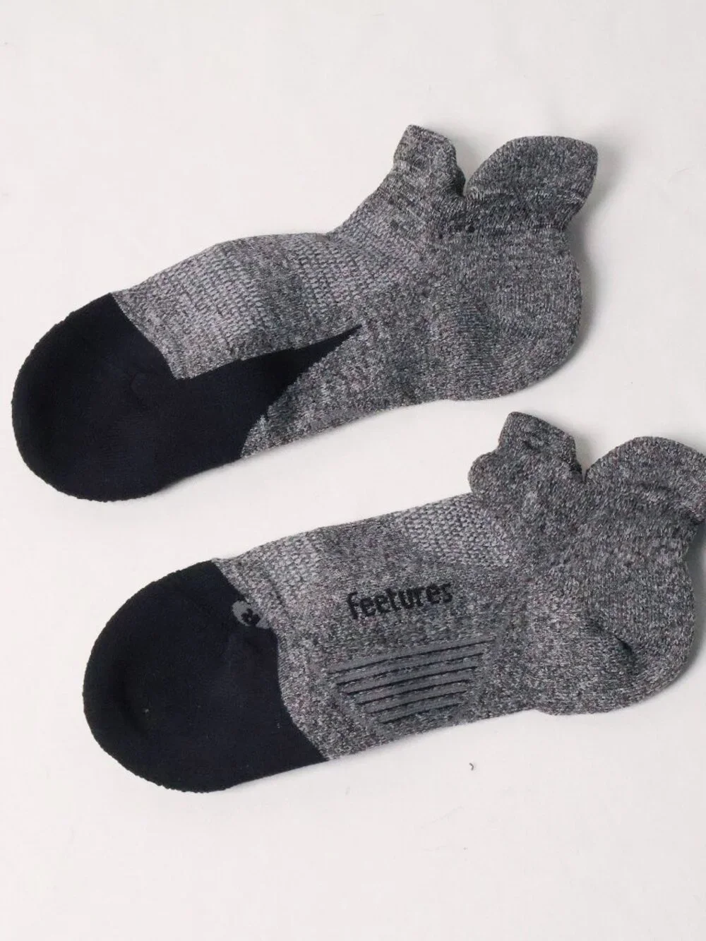 Feetures Ankle Socks Cushioned Athletic | Size M