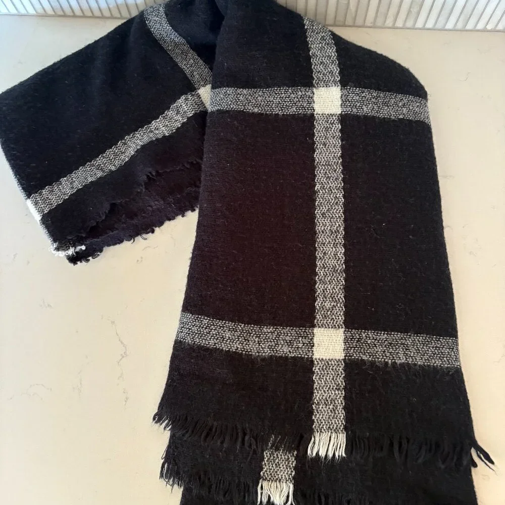 H&M Black and White Plaid Scarf With Fringe Edges, Checkered‎