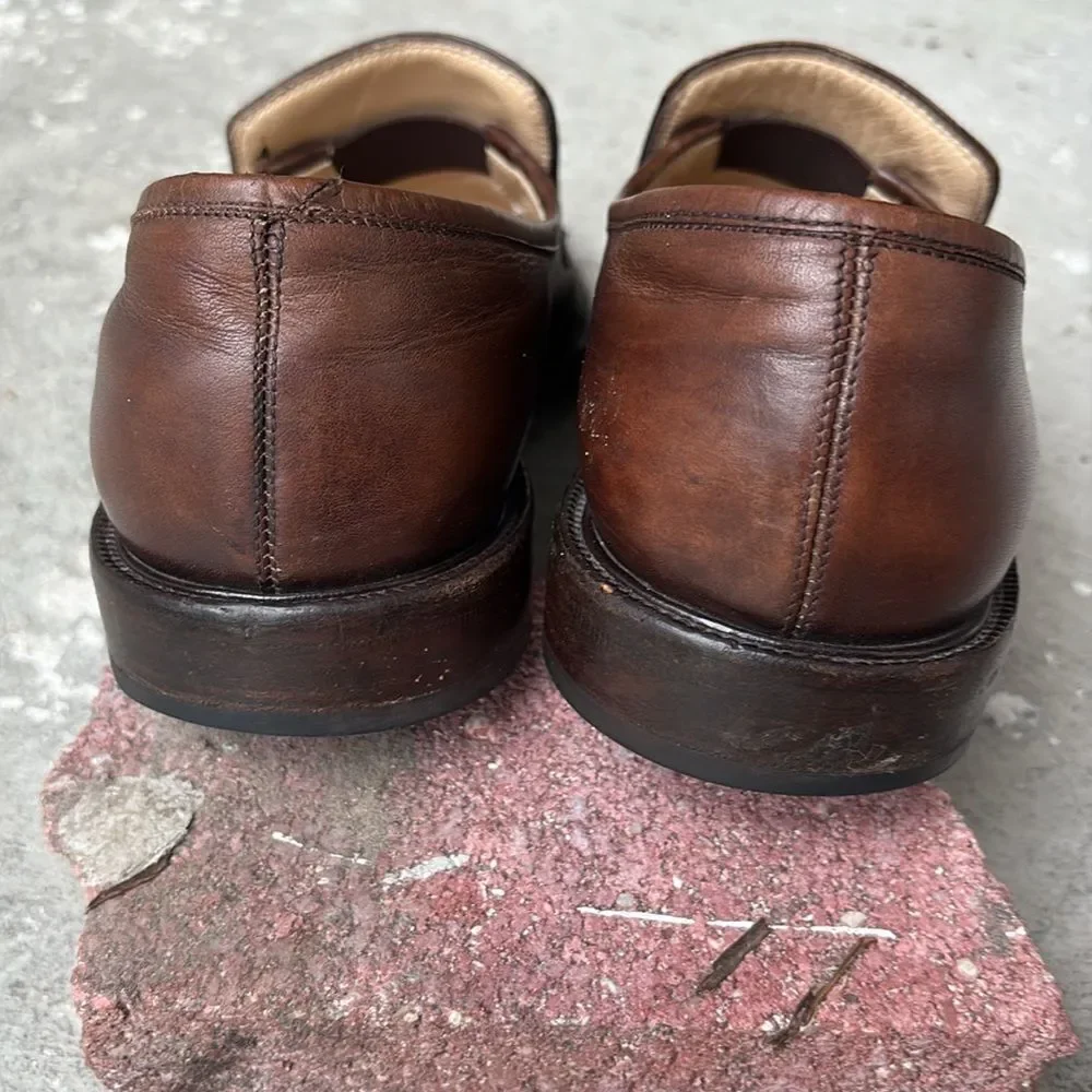 Salvatore Ferragamo please look