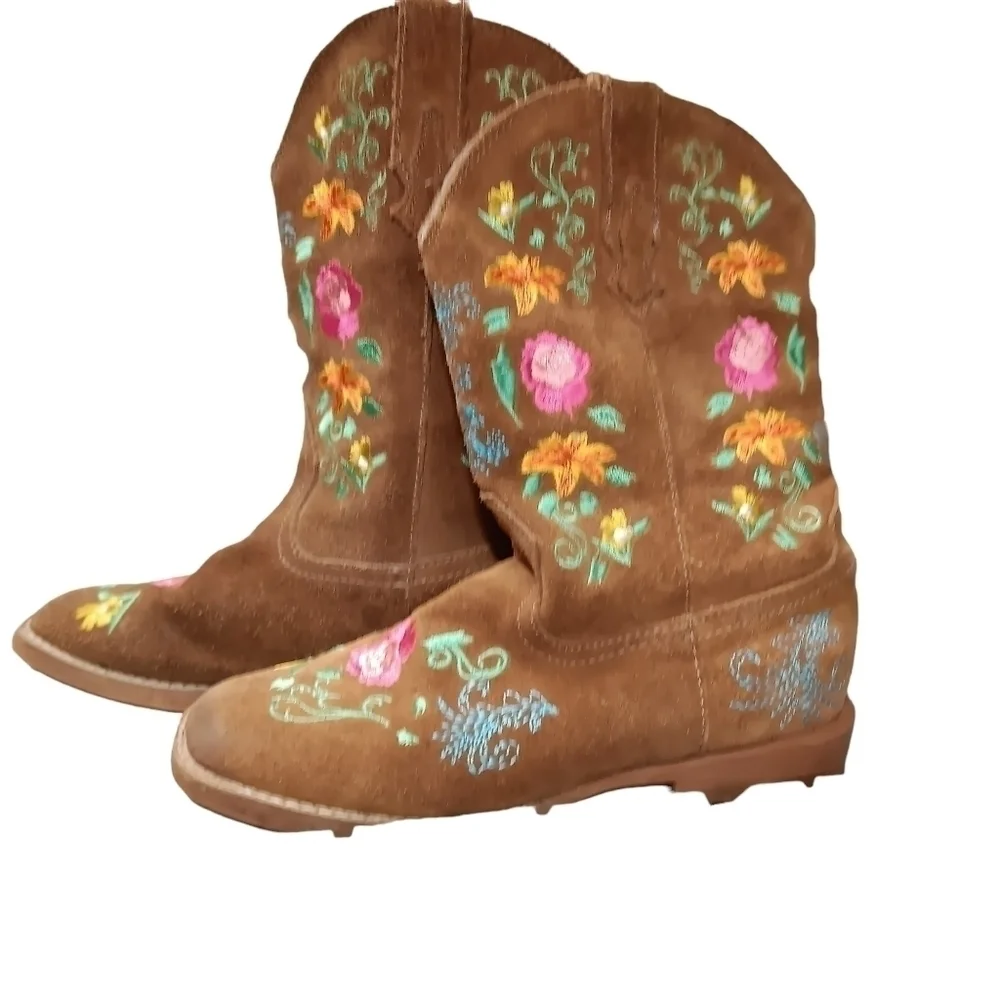 Roper girl embroidered