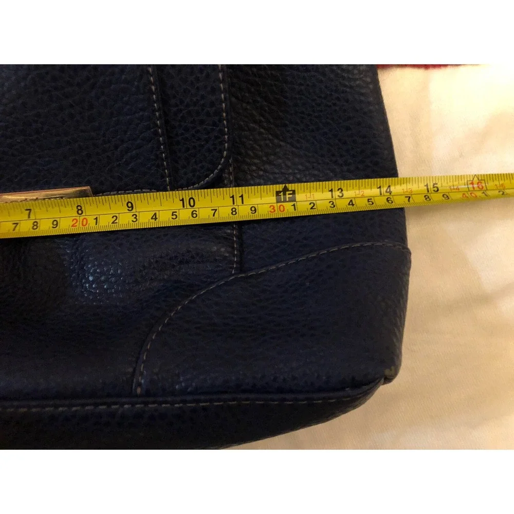 Liz Claiborne inside navy