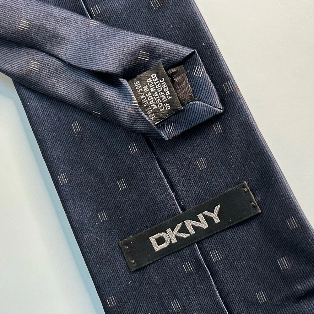 Dkny sophisticated dark