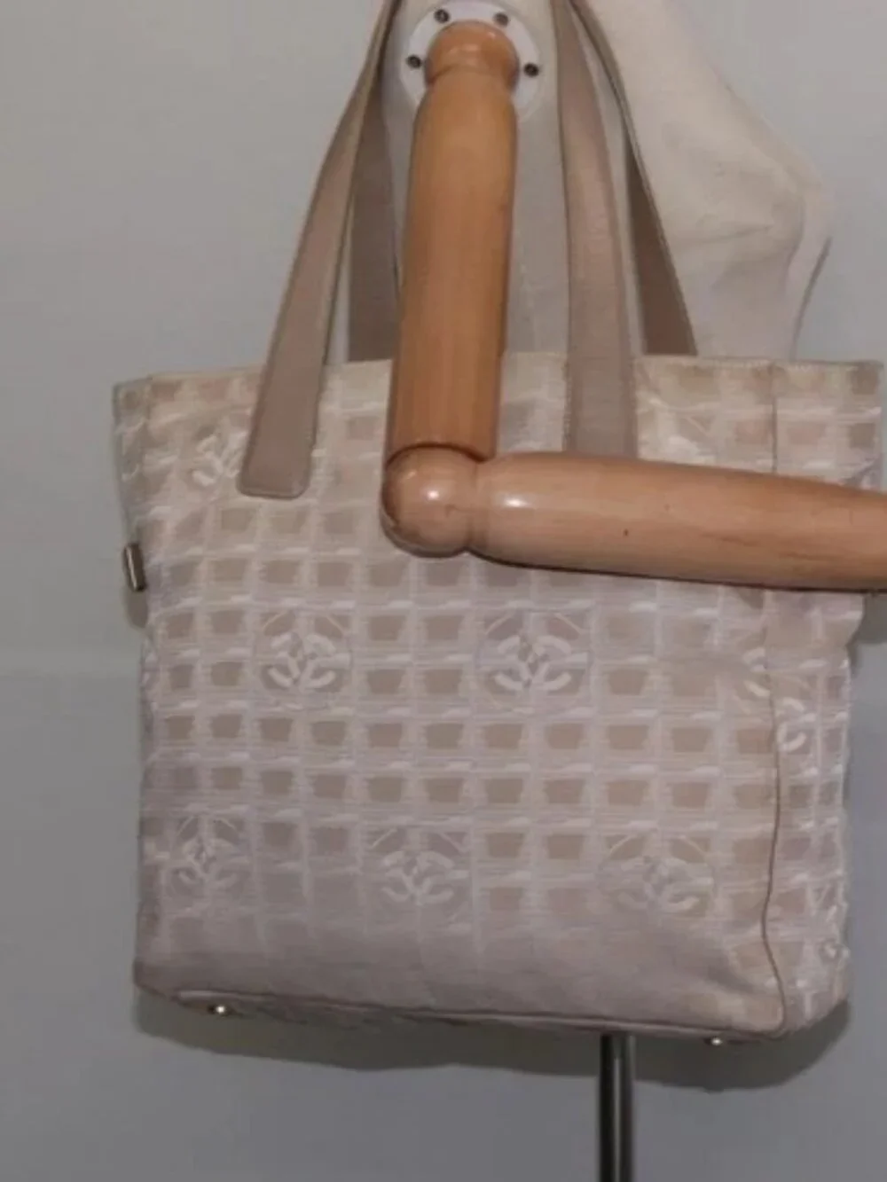 CHANEL brand	chanel color	beige