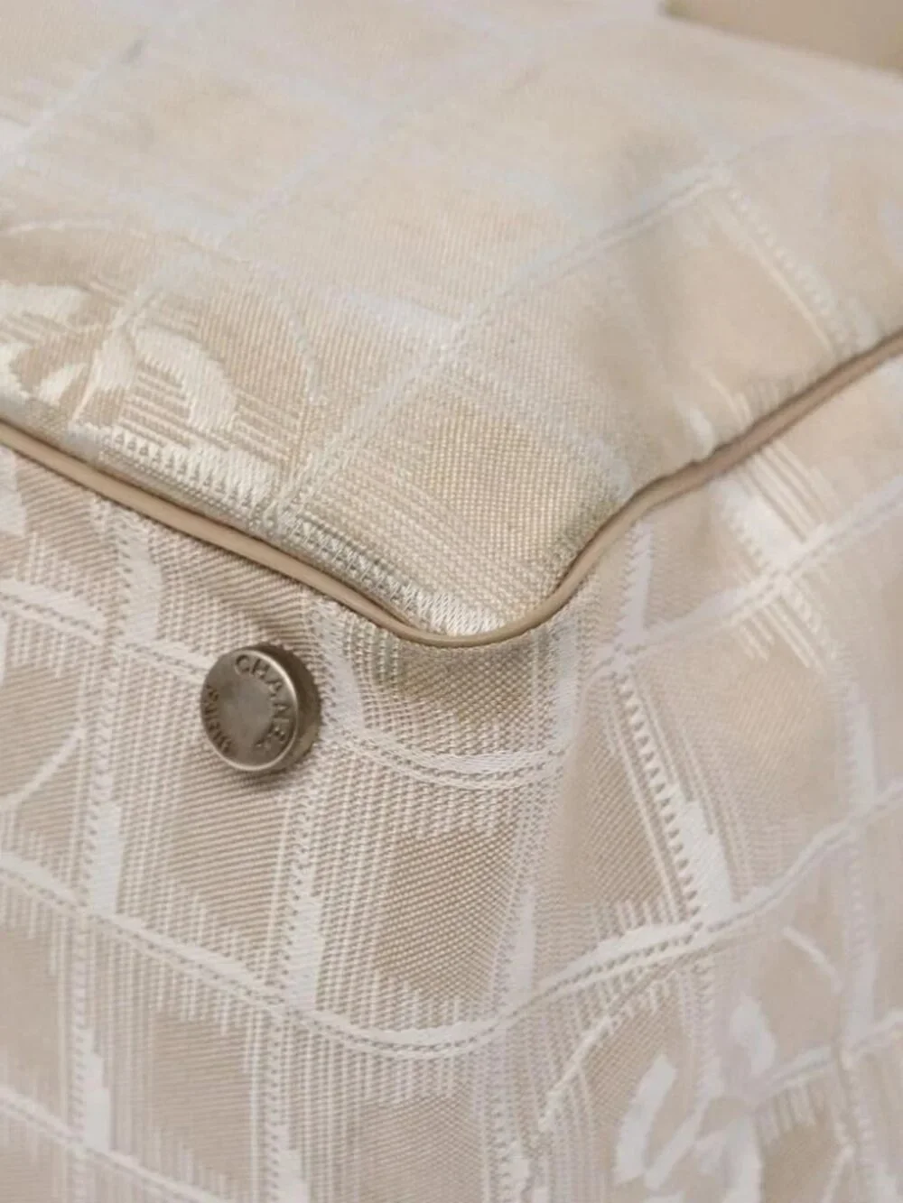 CHANEL brand	chanel color	beige
