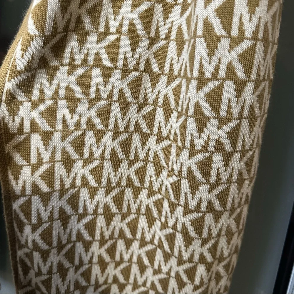 MICHAEL Michael Kors stay cozy