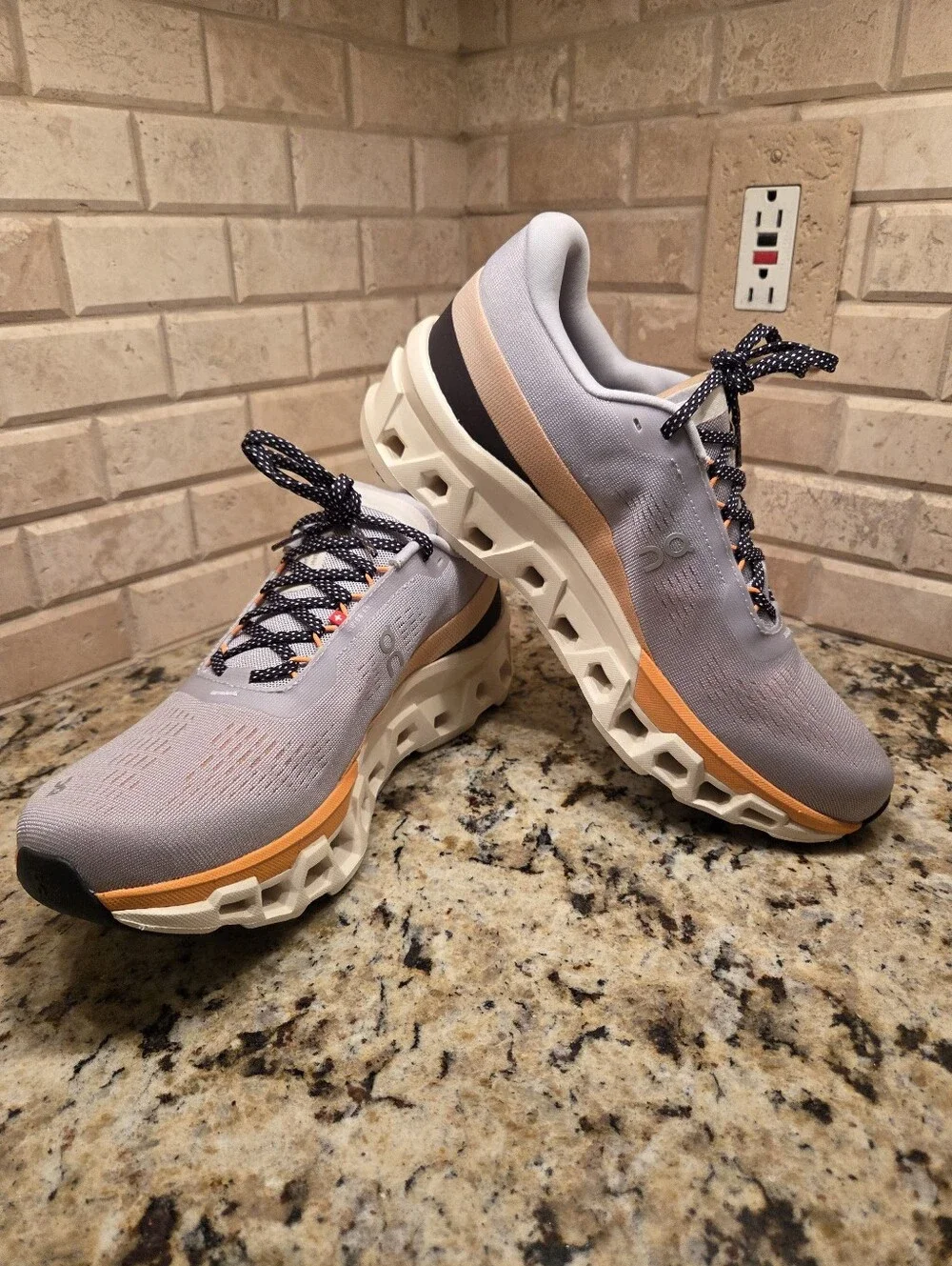 On Clouds 🔥 deadstock brand