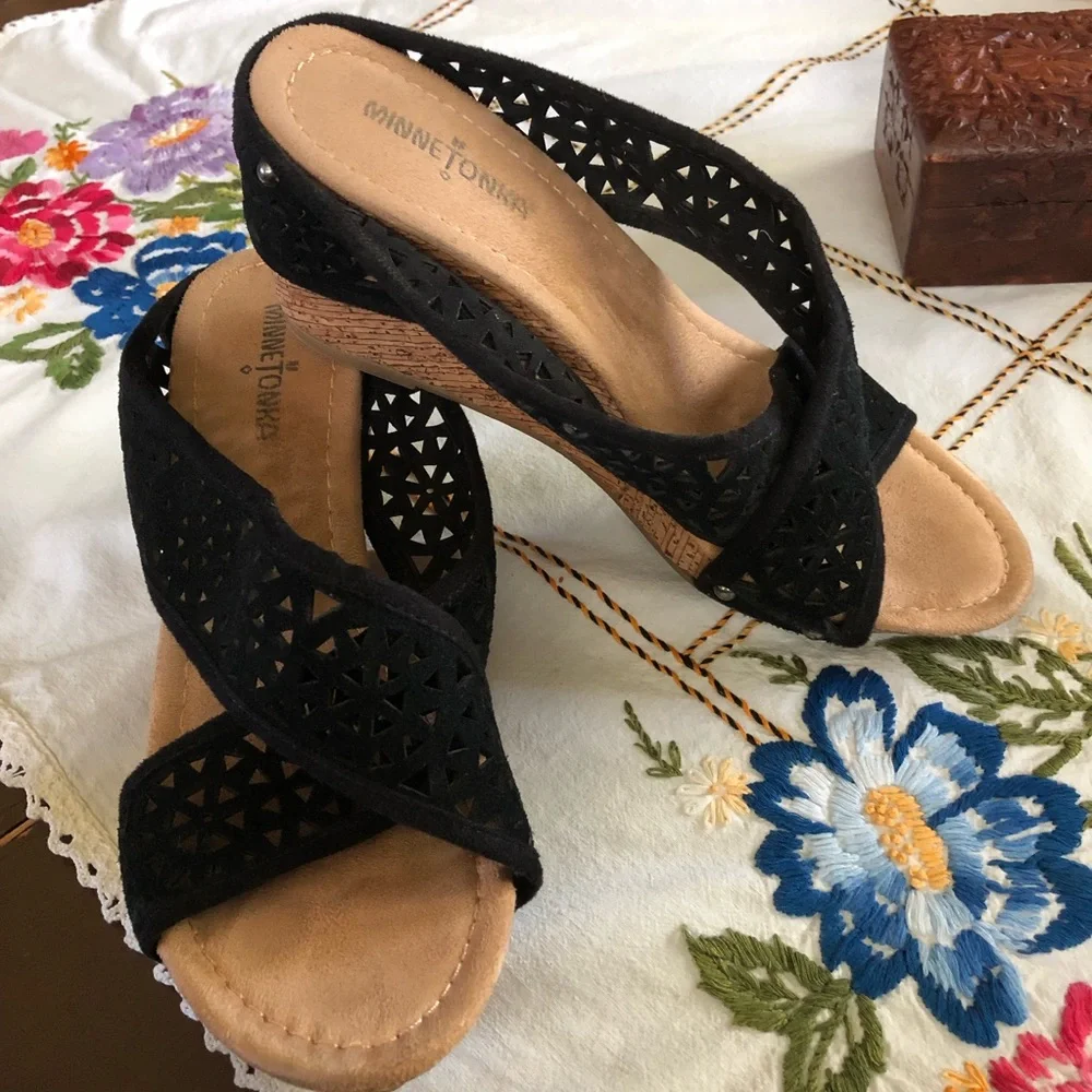 Minnetonka lainey crisscross