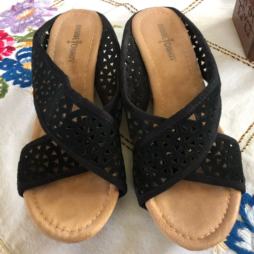 Minnetonka lainey crisscross