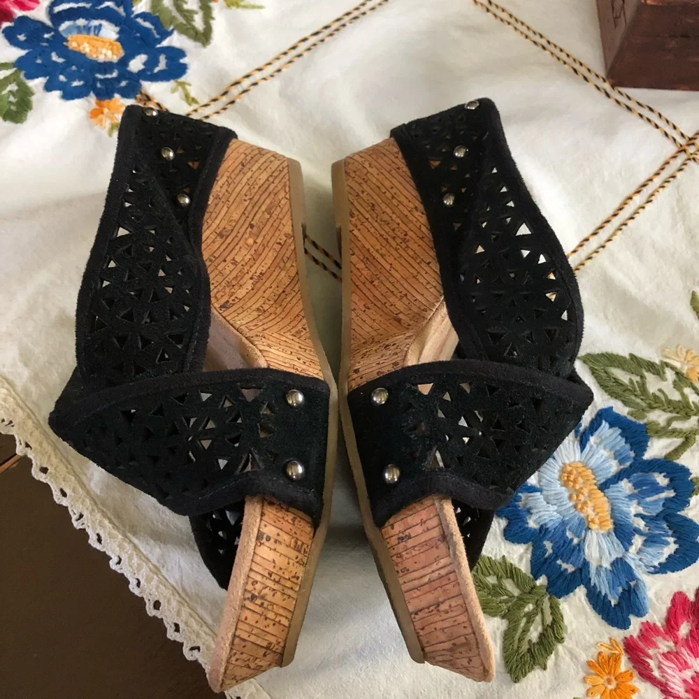 Minnetonka lainey crisscross
