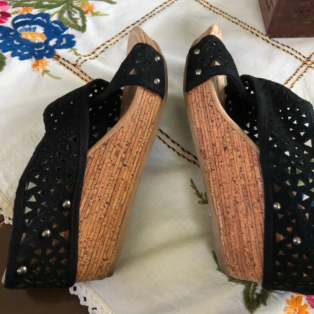 Minnetonka lainey crisscross