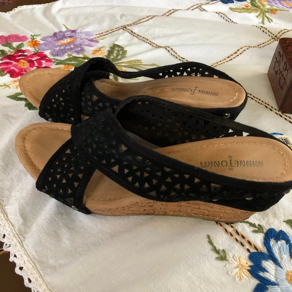 Minnetonka lainey crisscross