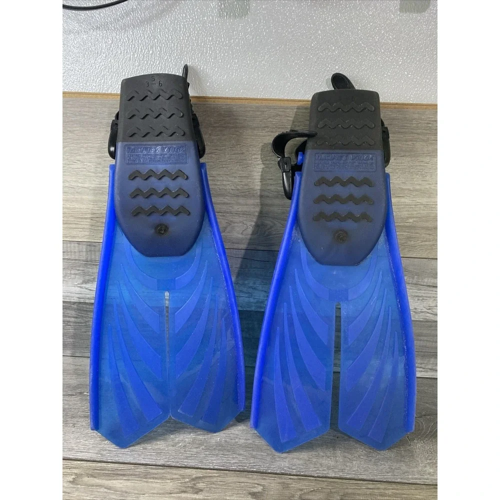 U.S. Divers shows wear