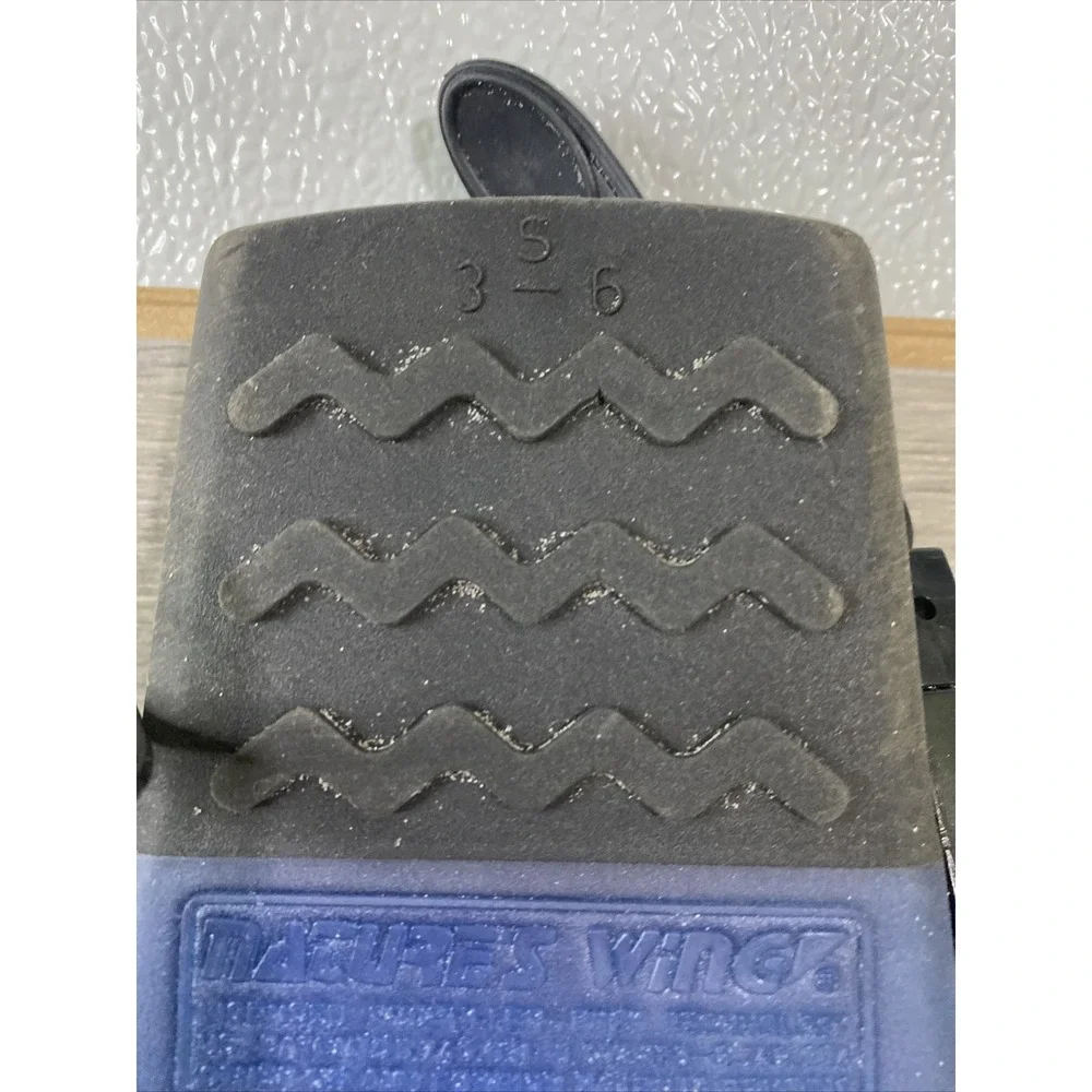 U.S. Divers shows wear