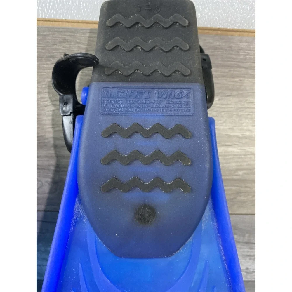 U.S. Divers shows wear