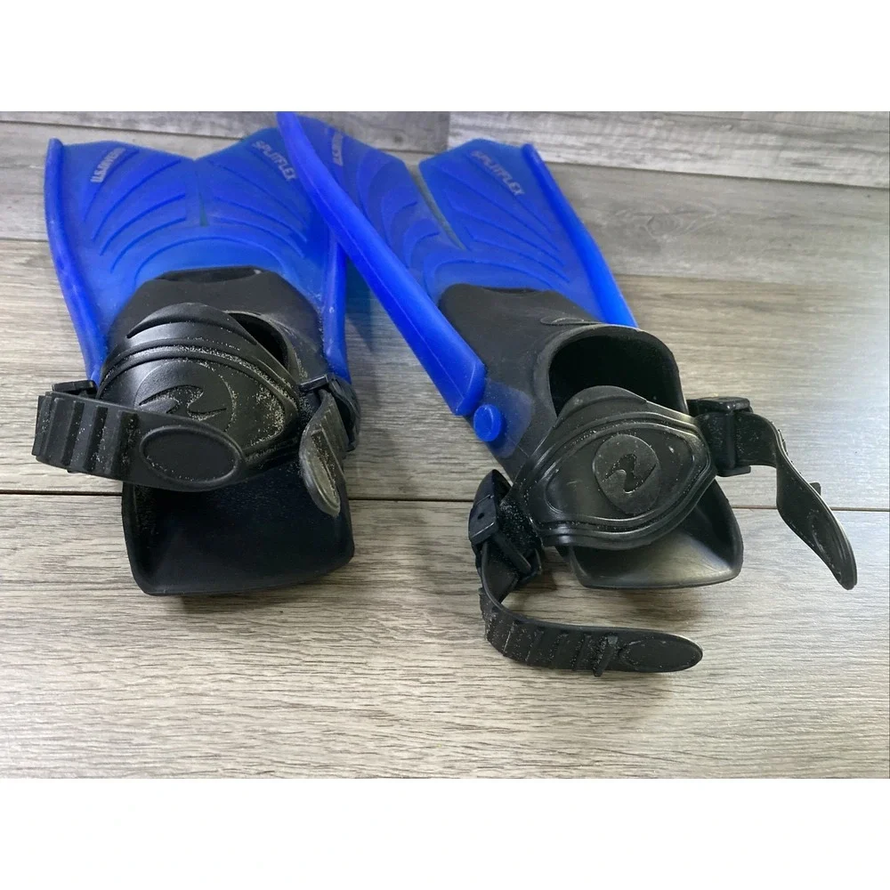 U.S. Divers shows wear