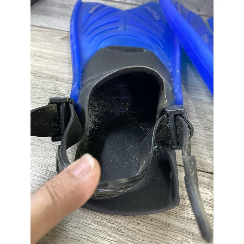 U.S. Divers shows wear