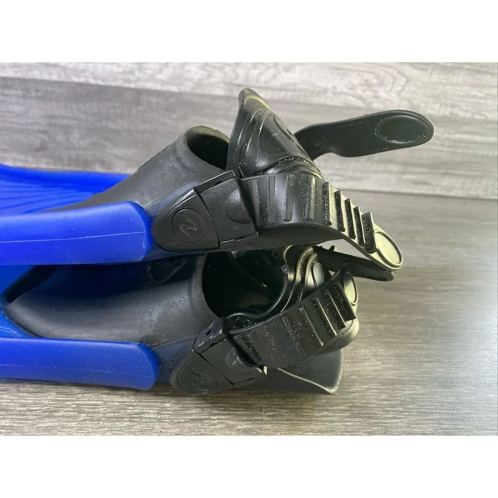 U.S. Divers shows wear