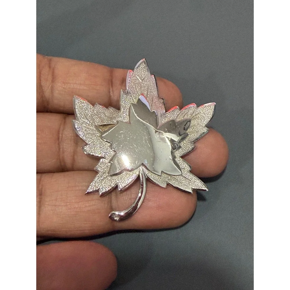 Monet Maple‎ Leaf Brooch Silver Tone Layered Vintage Textured High Polished Pin