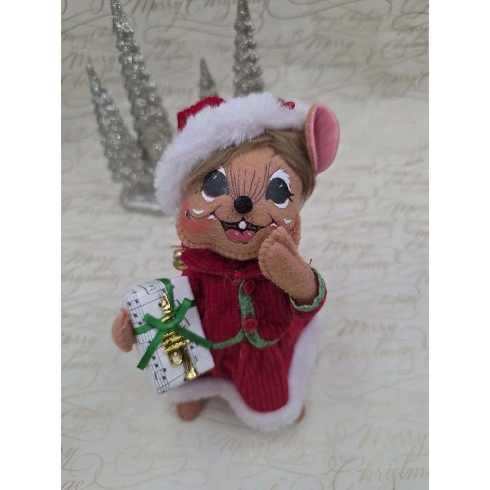 Annalee Christmas Girl Mouse Gift Music Notes Trumpet Red Green‎ Poseable 7