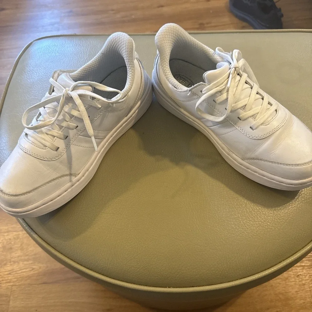 Orthofeet shoes white