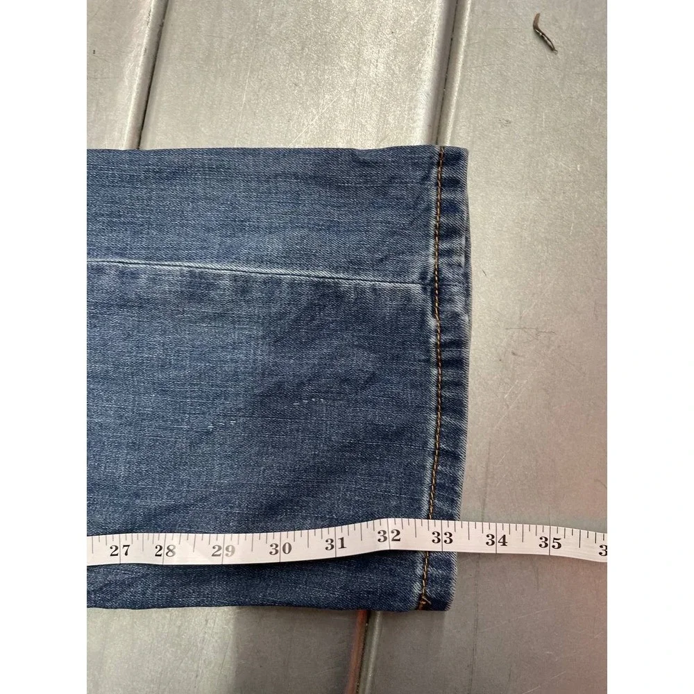Levis please from