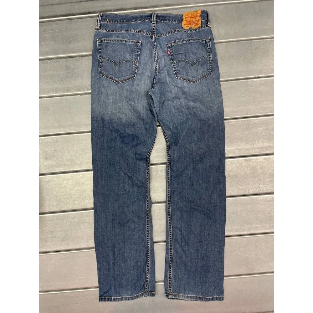 Levis mens use