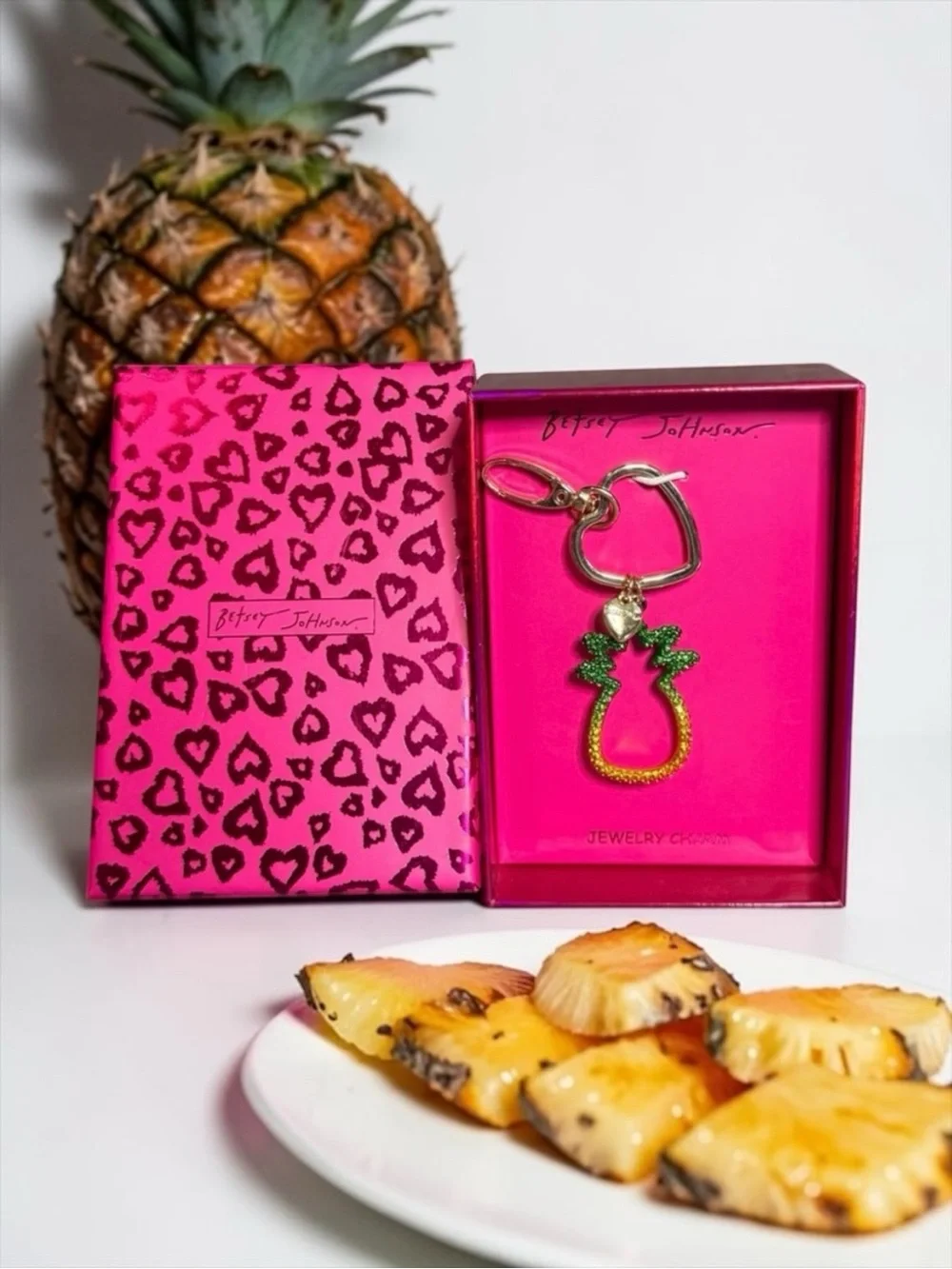 New In Box ~ Betsey Johnson Crystal Pineapple Bag Charm Keychain 🍍