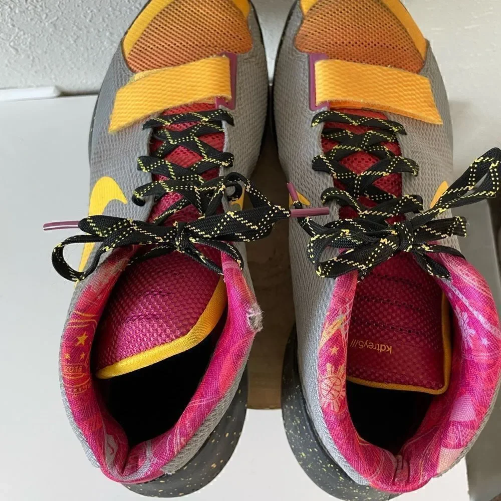 Nike classic pair