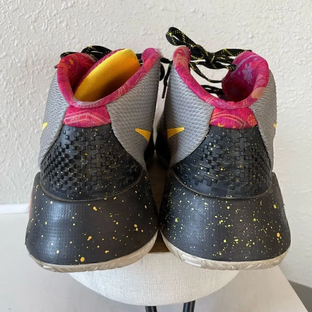 Nike classic pair