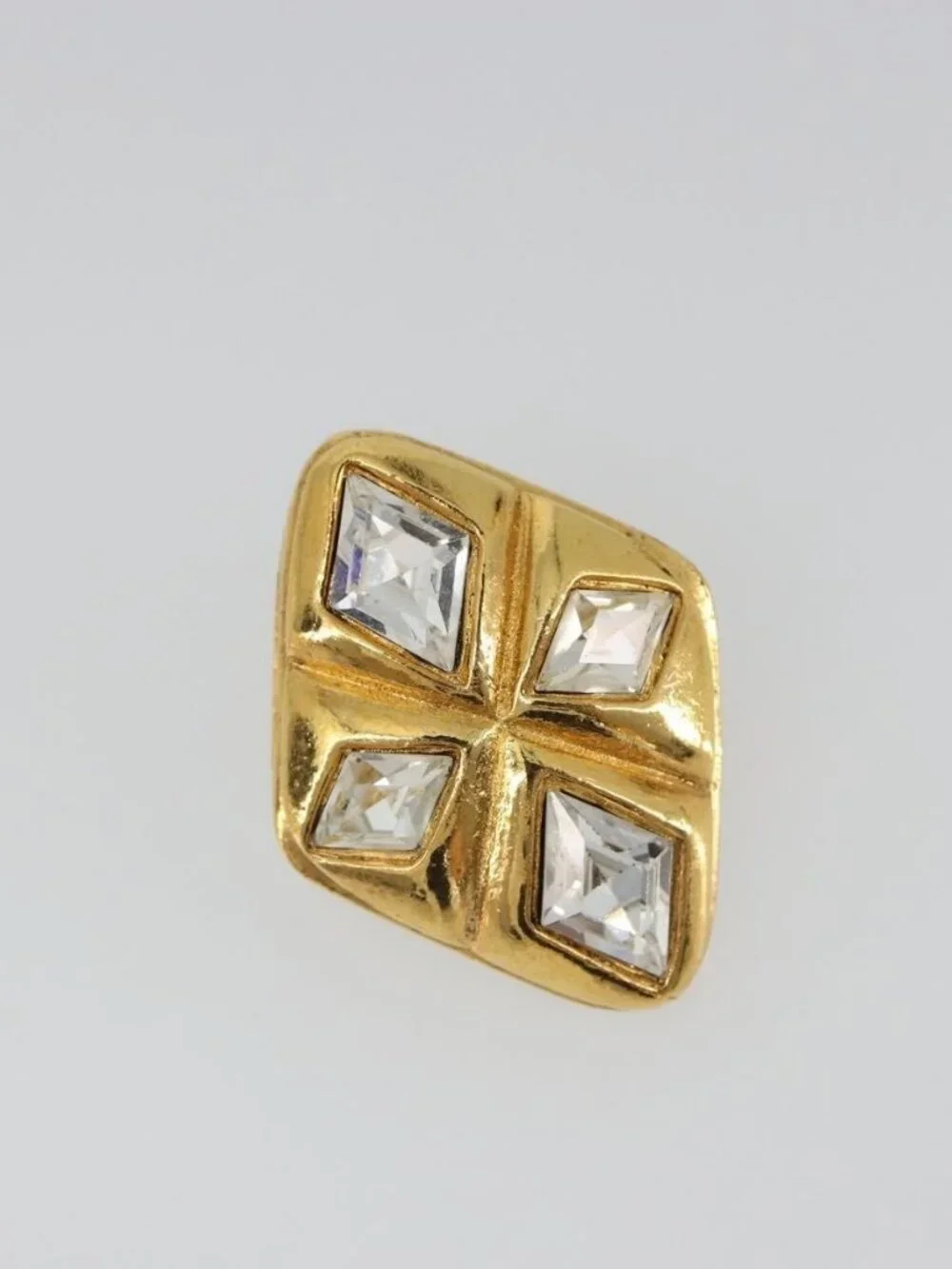 CHANEL brand	chanel color	gold