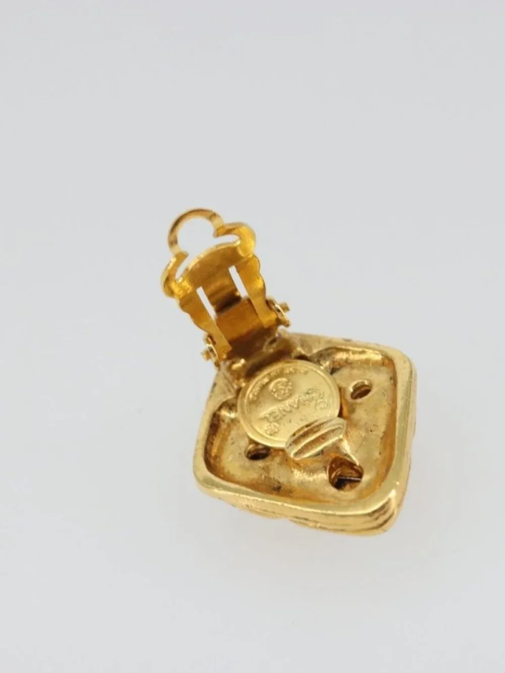 CHANEL brand	chanel color	gold