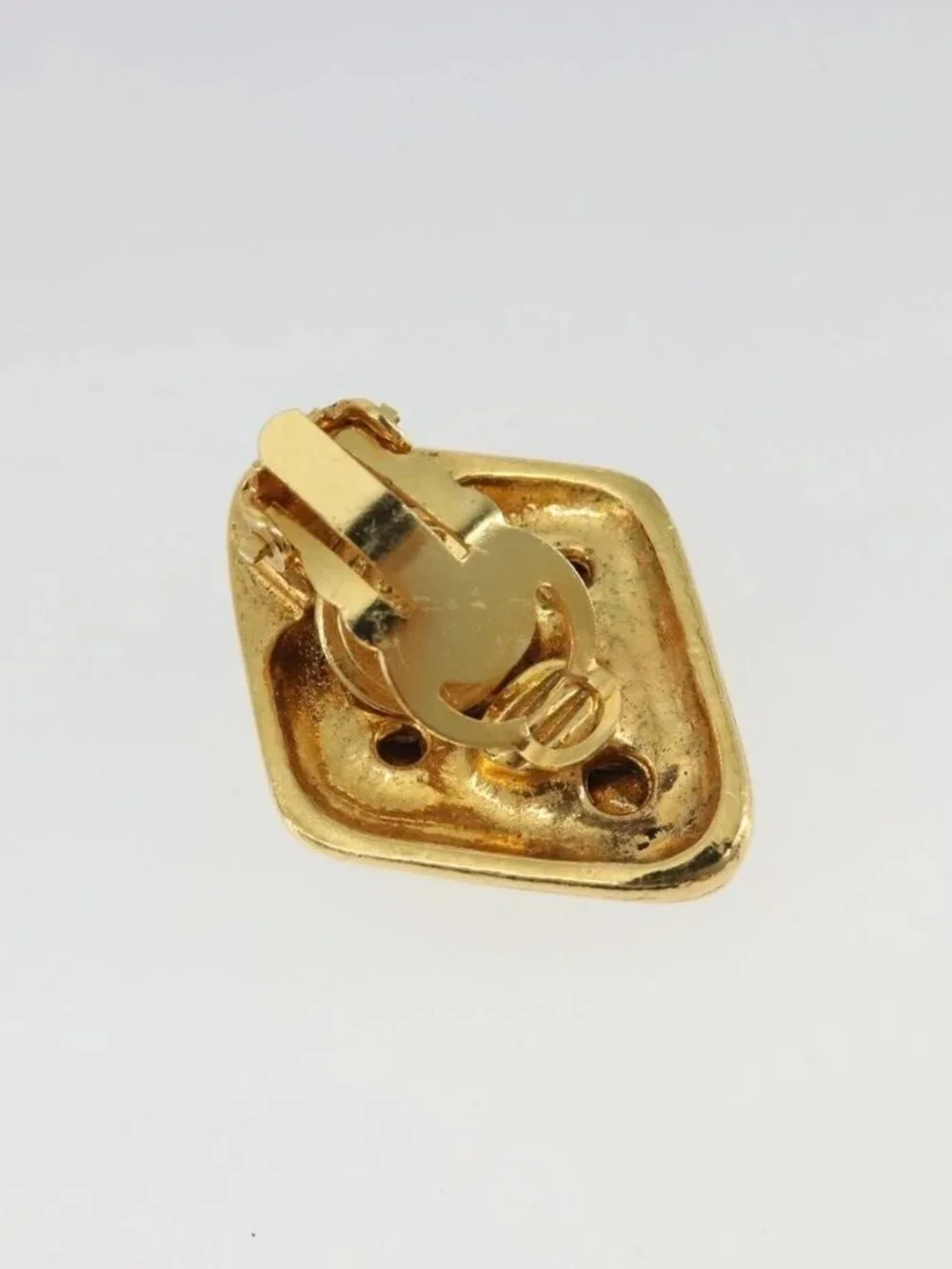 CHANEL brand	chanel color	gold
