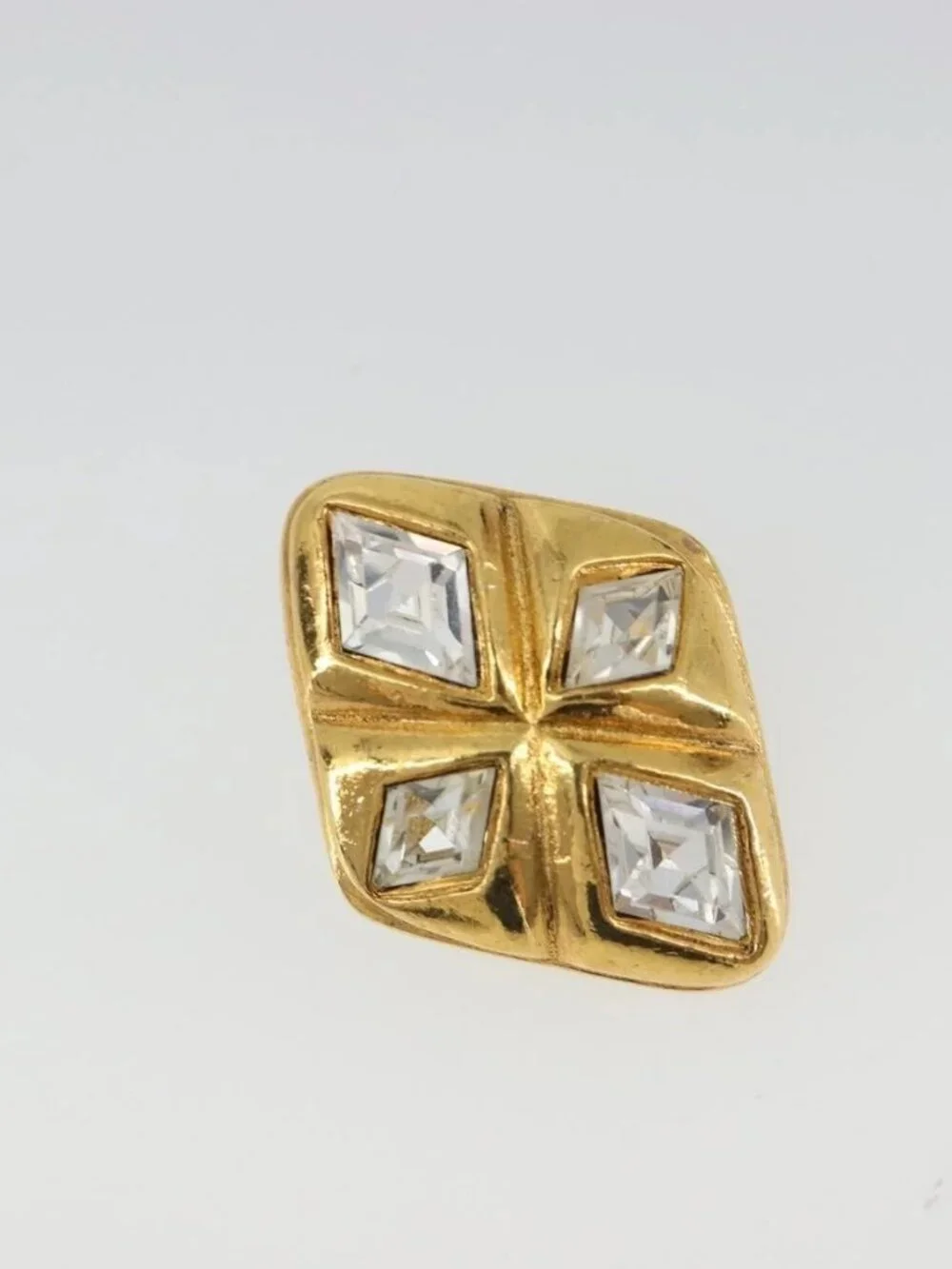 CHANEL brand	chanel color	gold