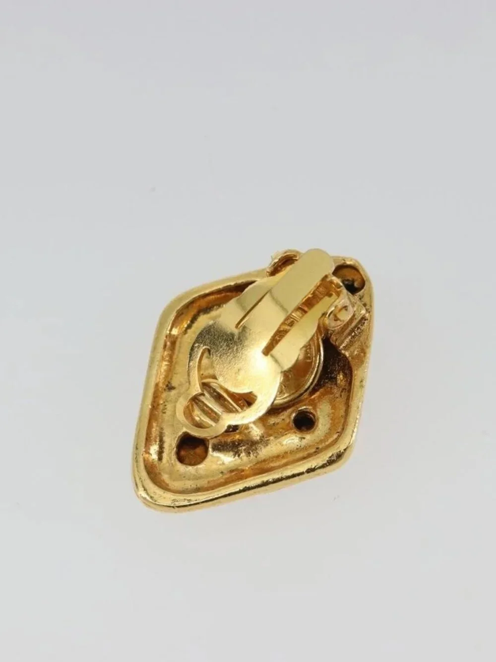CHANEL brand	chanel color	gold