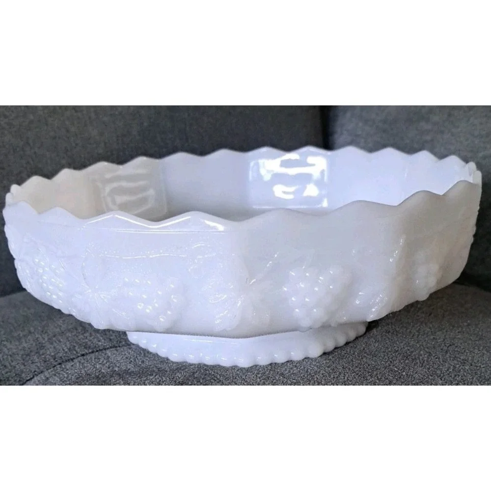 Vintage‎ Anchor Hocking Fire King Milk Glass Grape Vine Pedestal Bowl 10
