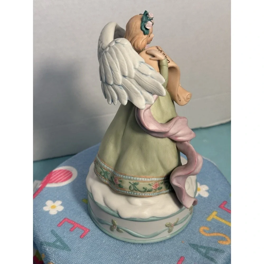 Hamilton Gifts figurine who base