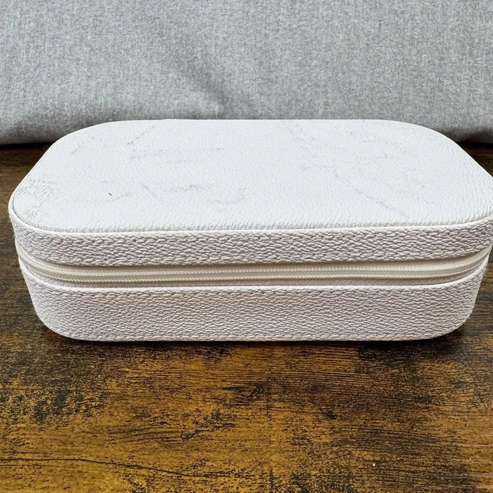 Cynthia Rowley White faux-leather zip around travel‎ jewelry case
