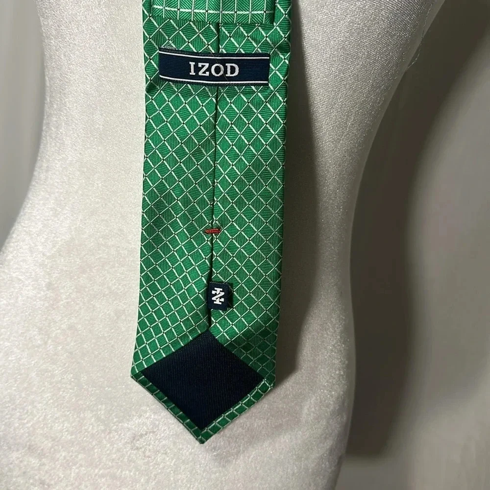 Izod green silver