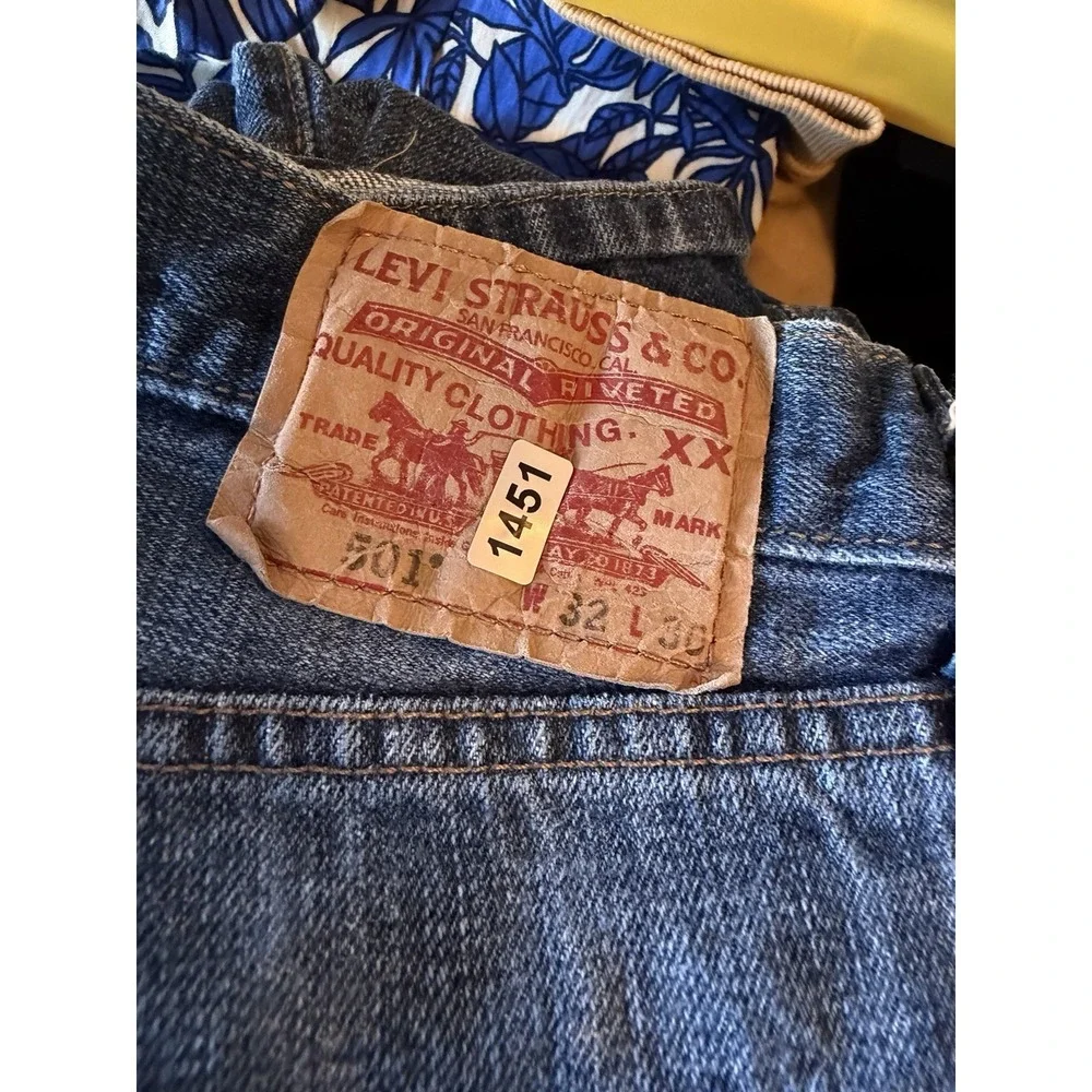 Levis measurements waist