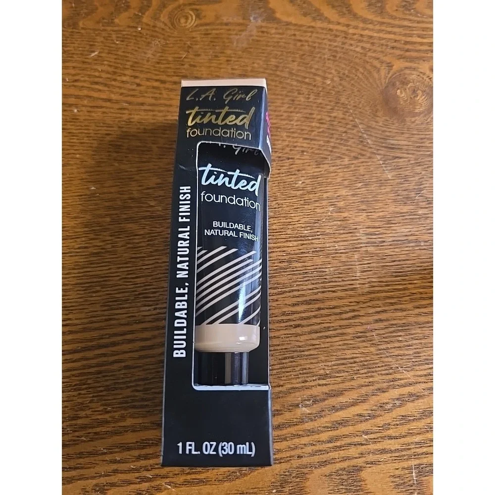 L.A. Girl Tinted Foundation‎ Porcelain GLM752