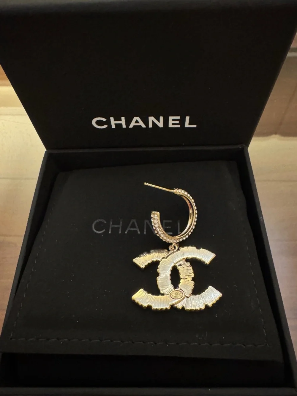 CHANEL please like