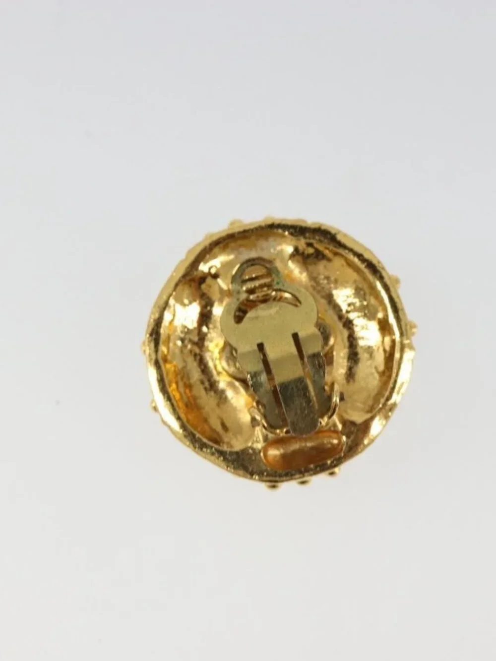 CHANEL brand	chanel color	gold